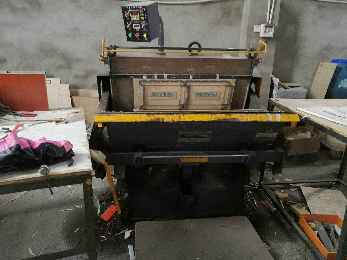 平壓平全開模切機
