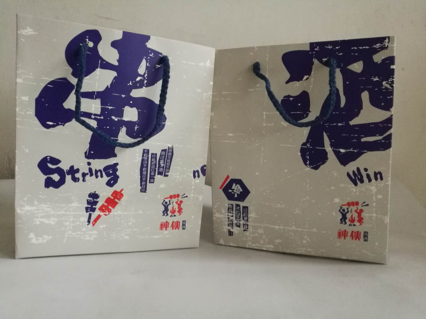 白卡紙覆膜手提袋2